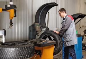 Équilibrage et montage de pneus mobiles à Montreuil
